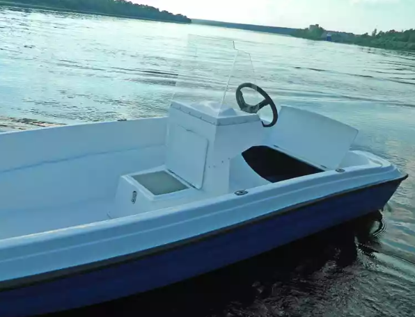 Стеклопластиковая лодка Пингвин с консолью (тримаран) в Жуковском