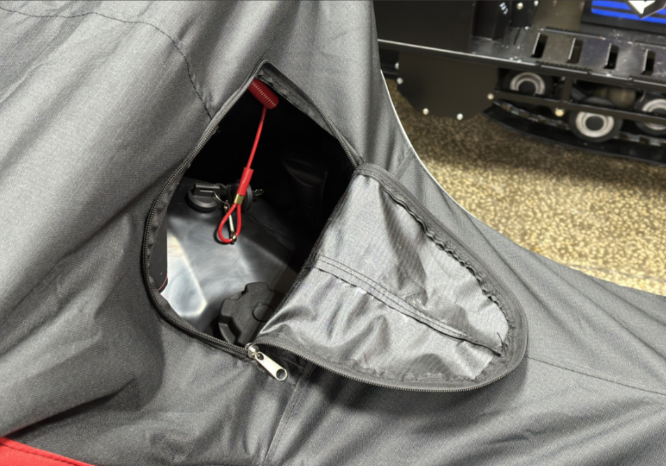 Чехол транспорт. снегохода IKUDZO HUNTER черно-красный Оксфорд ПРЕМИУМ качества с лого IKUDZO в Жуковском