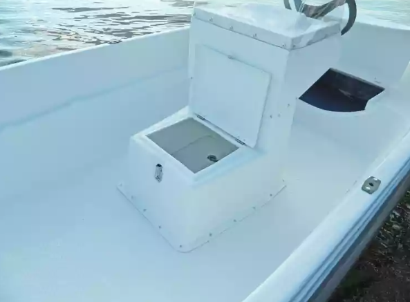 Стеклопластиковая лодка Пингвин с консолью (тримаран) в Жуковском