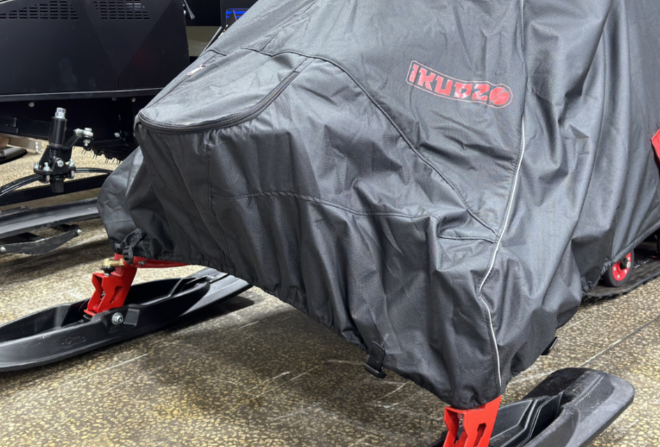 Чехол транспорт. снегохода IKUDZO HUNTER черно-красный Оксфорд ПРЕМИУМ качества с лого IKUDZO в Жуковском